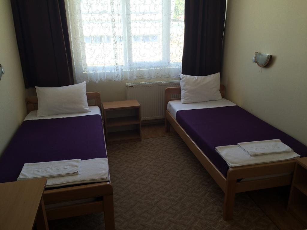 Garni Hotel Alma Πίροτ Δωμάτιο φωτογραφία