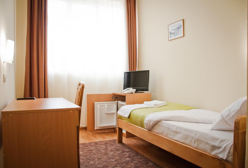 Garni Hotel Alma Πίροτ Δωμάτιο φωτογραφία