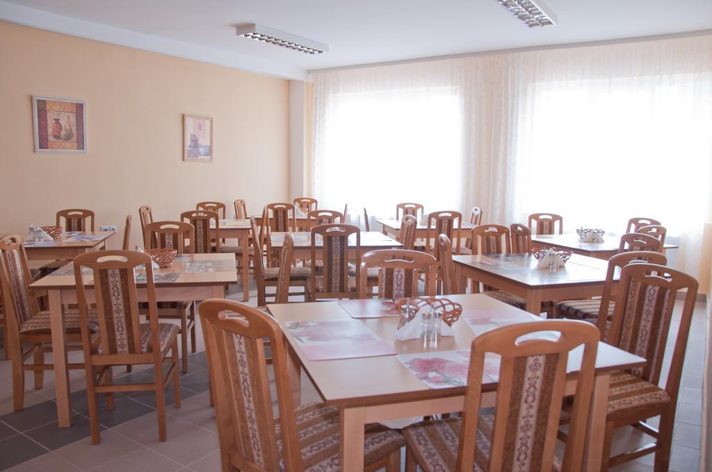 Garni Hotel Alma Πίροτ Εξωτερικό φωτογραφία
