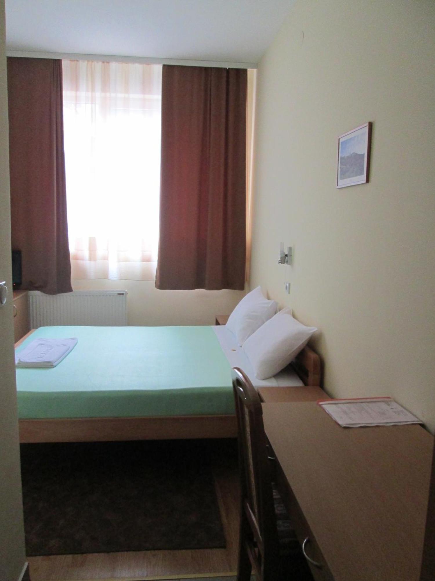 Garni Hotel Alma Πίροτ Δωμάτιο φωτογραφία